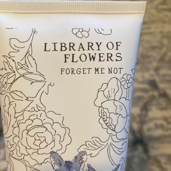 Library of Flowers by Margot Elena shower gel Forget Me Not NEW - Picture 3 of 6